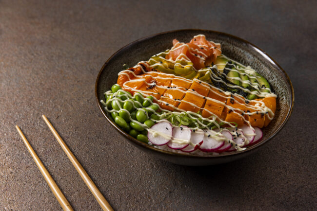 20240711-Eminent-Crunchino-2742-Web Poké bowl met crunchino